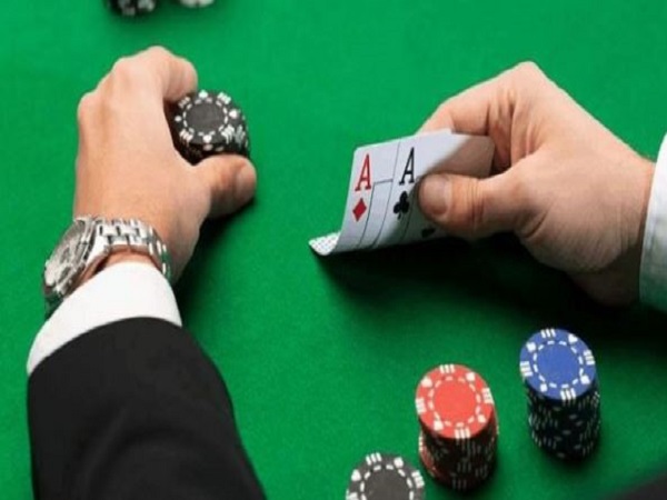 Bluff Poker là gì? Cách tối ưu kỹ thuật bluff trong poker online