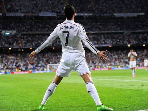 Chiều Cao Của Ronaldo - Những tiểu xảo ăn gian chiều cao của Ronaldo
