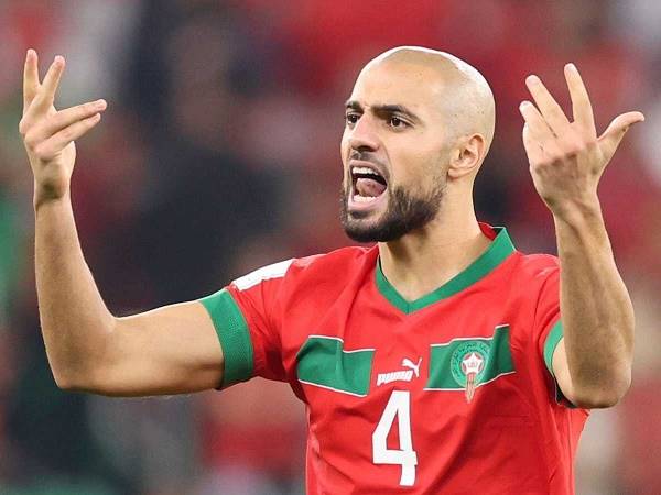 Bóng đá quốc tế sáng 15/12: Tiền vệ Morocco cay cú vì thua Pháp