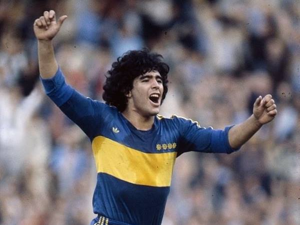 Lối chơi và phong cách sống đầy màu sắc của Maradona